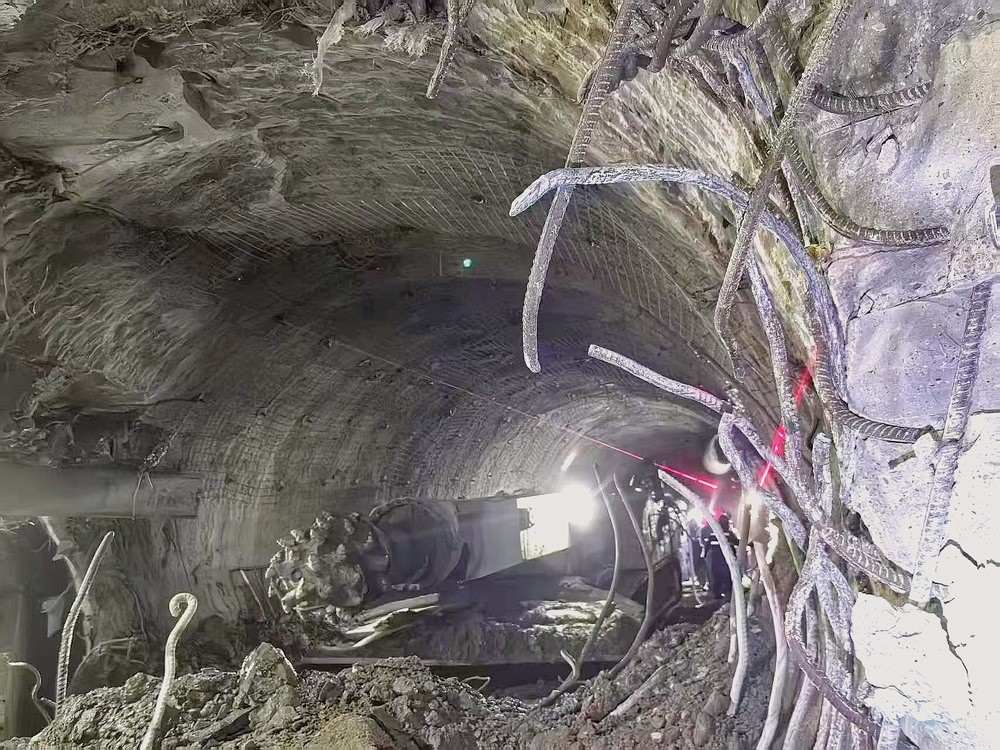 104米掘進攻堅！袁大灘煤礦2煤東翼帶式輸送機機頭硐室順利貫通