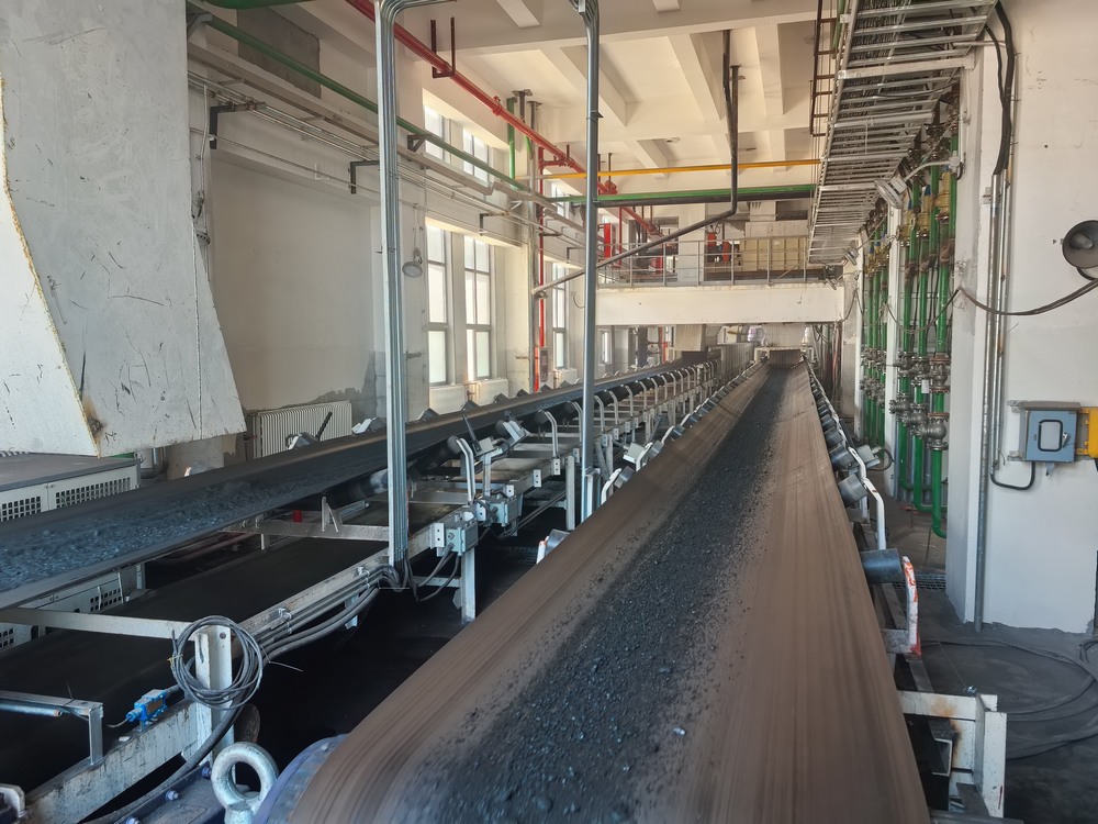 陜煤建設韓城分公司安裝四項目部：王峰煤礦選煤廠帶煤試生產(chǎn)成功，以攻堅之勢鑄就精品工程