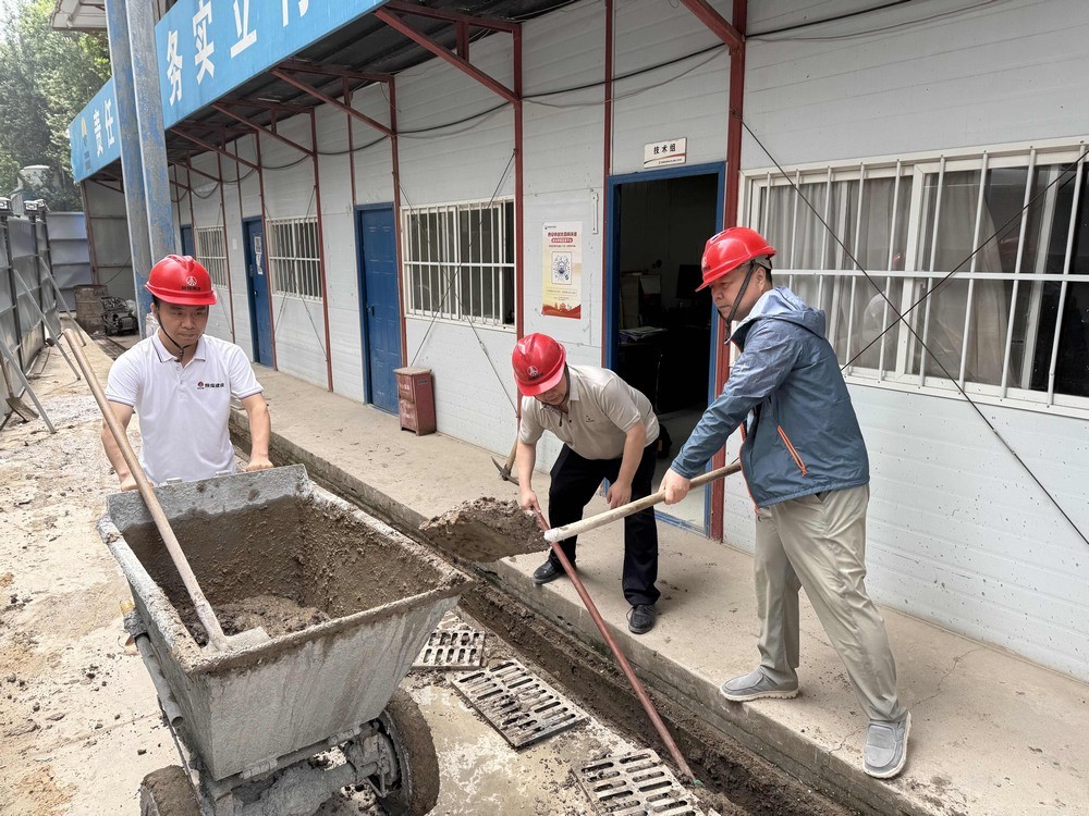 陜煤建設(shè)韓城分公司土建二項(xiàng)目部：黨團(tuán)攜手，筑牢雨季安全防線