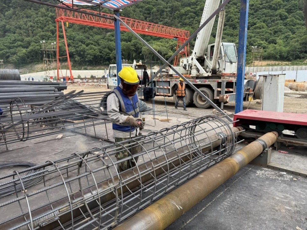 陜煤建設(shè)銅煤公司：黃陵店頭電廠二期建設(shè)者迎“烤”驗，千根樁基提前拔地而起