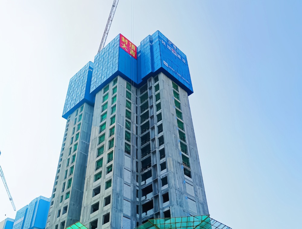 陜煤建設(shè)承建的構(gòu)件廠集中安置地項目3#樓順利封頂