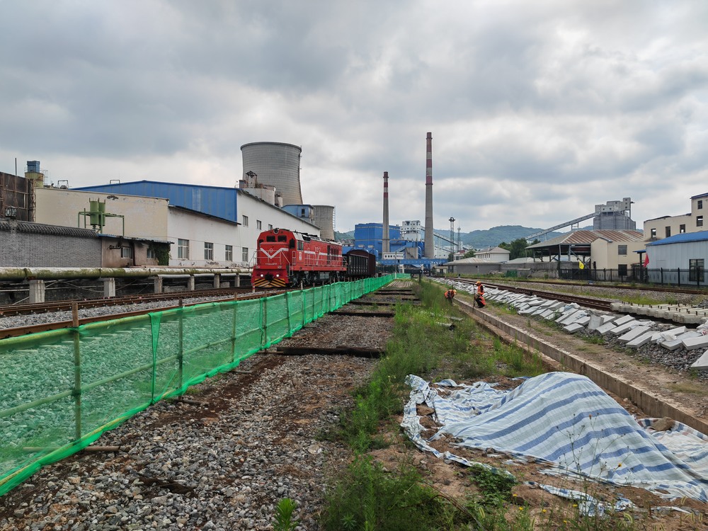 陜煤建設路橋分公司黃陵項目部迎雨季、戰(zhàn)酷暑、攻堅沖刺保工期