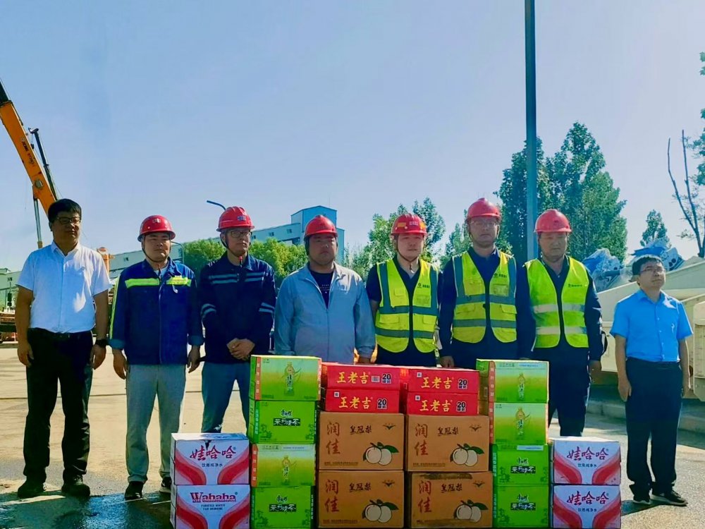 小保當?shù)V業(yè)有限公司總經(jīng)理薛曉強深入陜煤建設(shè)機電安裝公司施工現(xiàn)場慰問考察