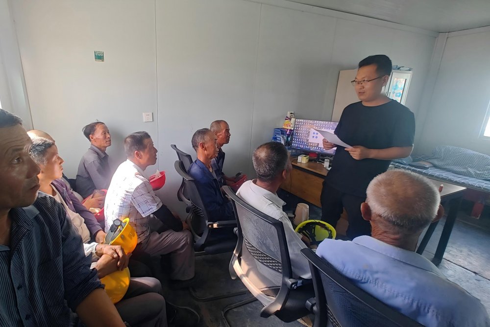 “薪”事落地！陜煤建設(shè)路橋分公司專項(xiàng)監(jiān)督讓農(nóng)民工子女安心上學(xué)