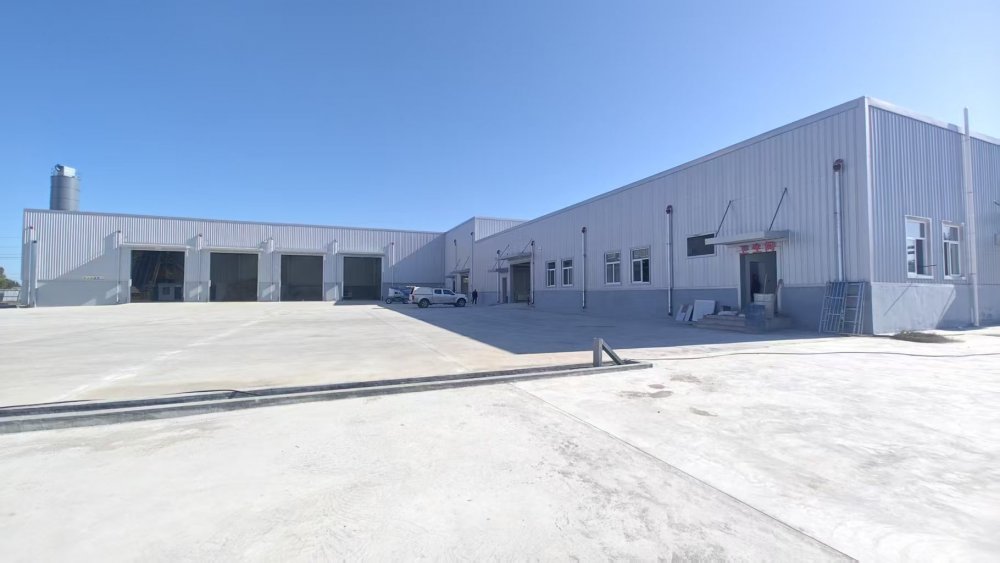 陜煤建設(shè)路橋分公司胡家河煤礦二號風(fēng)井及附屬工程膠輪車庫、材料庫、砂石料庫工程通過預(yù)驗收