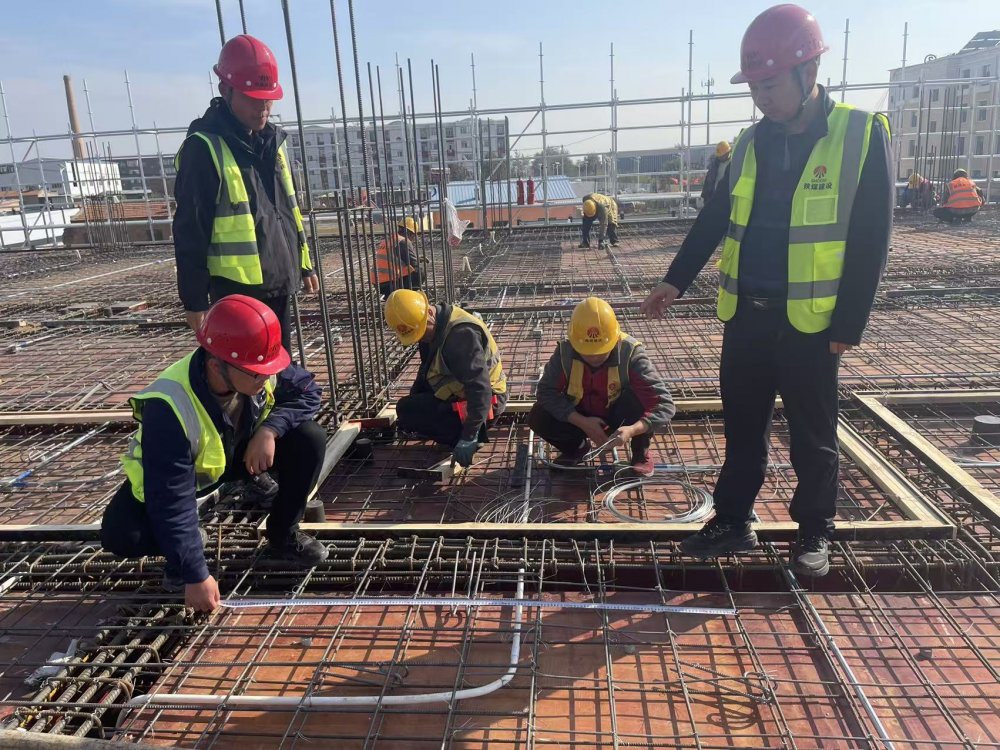 陜煤建設(shè)內(nèi)蒙古分公司第一項(xiàng)目部：一團(tuán)隊(duì)攻堅(jiān)雙項(xiàng)目，全力沖刺四季度“全年紅”