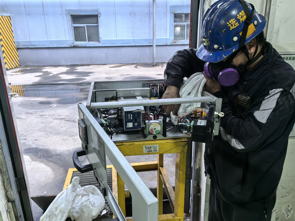 陜煤建設(shè)洗選煤運(yùn)營(yíng)公司紅柳林洗煤廠(chǎng)項(xiàng)目部：以電為脈守崗盡責(zé)  精耕細(xì)作護(hù)航生產(chǎn)