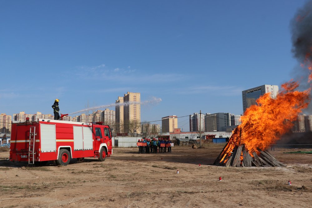 陜煤建設(shè)渭南分公司：紅藍(lán)相映筑防線(xiàn) 消防實(shí)戰(zhàn)保平安